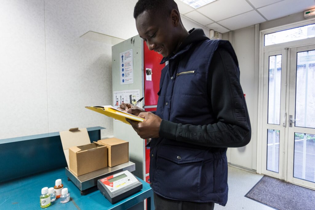 Futur vendeur magasinier au lycée Camille Jenatzy à Paris - Agrandir l'image, fenêtre modale