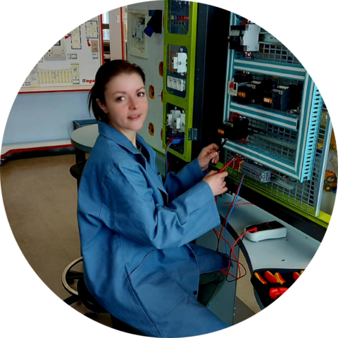 Stagiaire femme en CAP électricien au Greta GPI2D