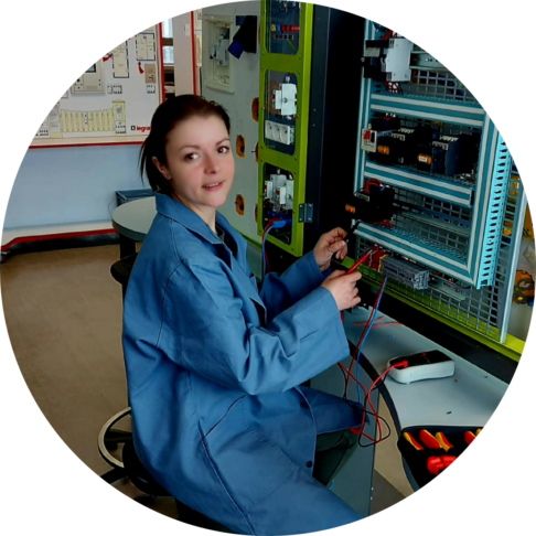 Stagiaire femme en CAP électricien au Greta GPI2D