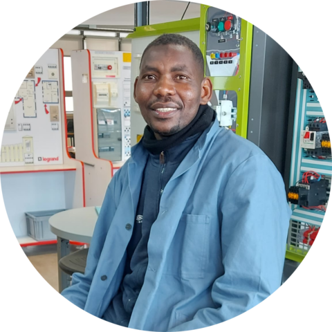 Stagiaire du GPI2D en CAP électricien