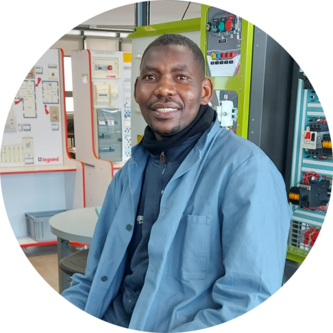 Stagiaire du GPI2D en CAP électricien